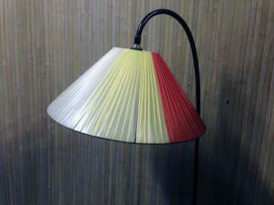 Lampadaire porte journaux