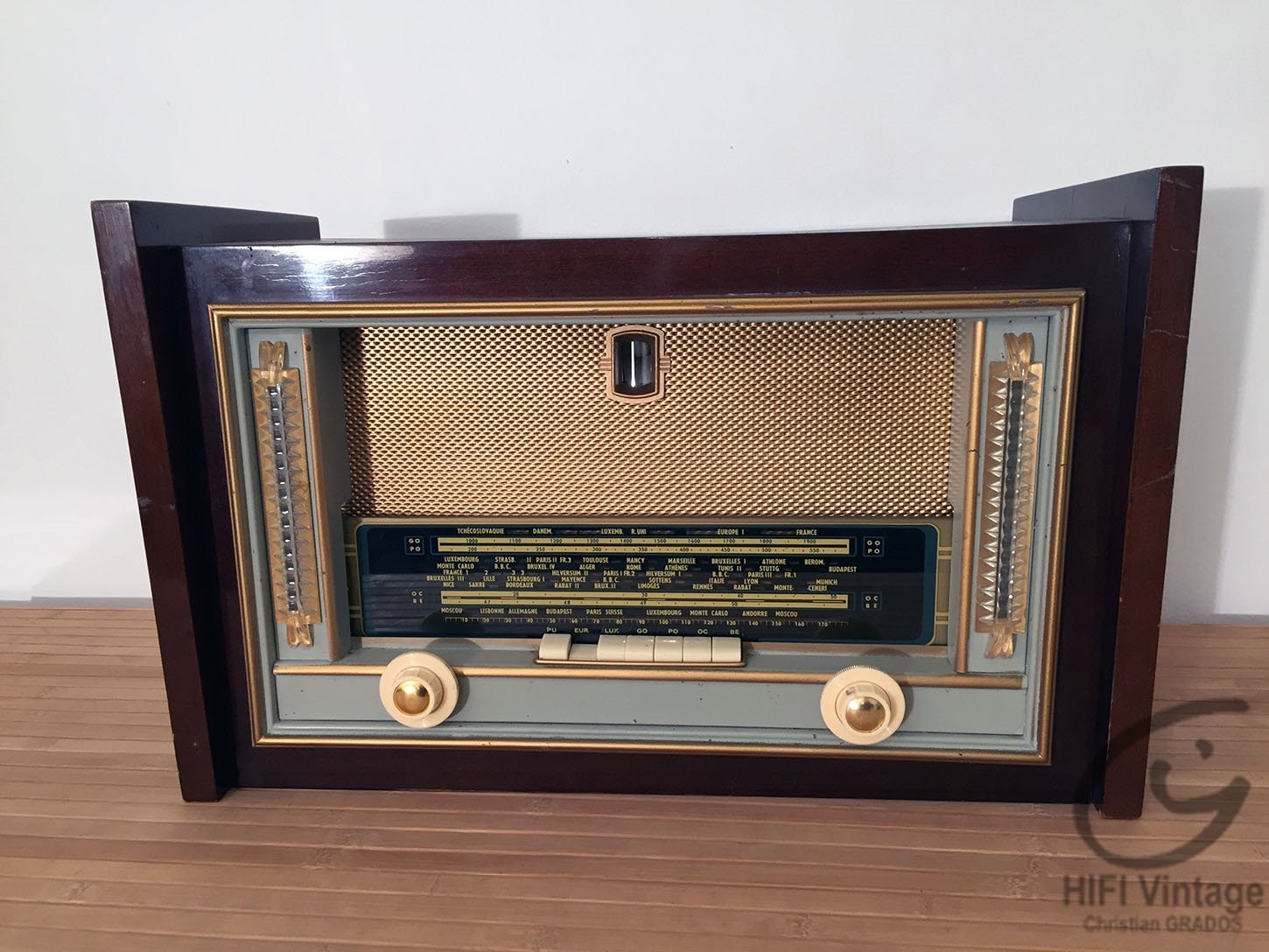 Familial Radio LUCK 1952 Radio Alpha