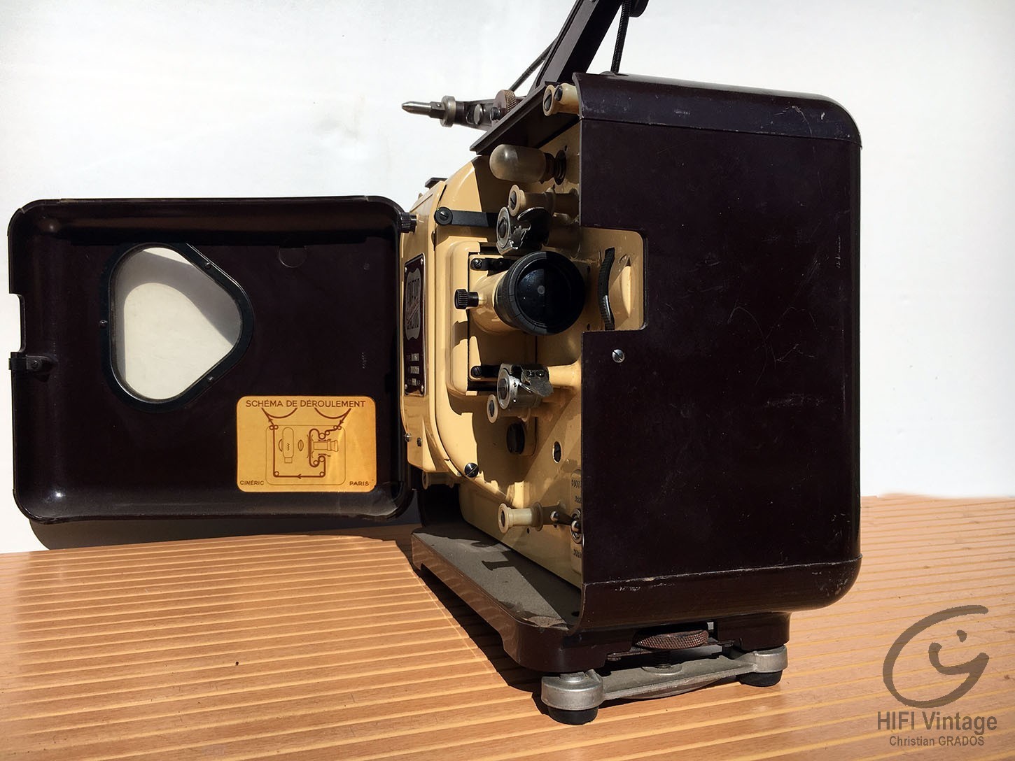 Test de fonctonnement projecteur CNERC 8mm - YouTube