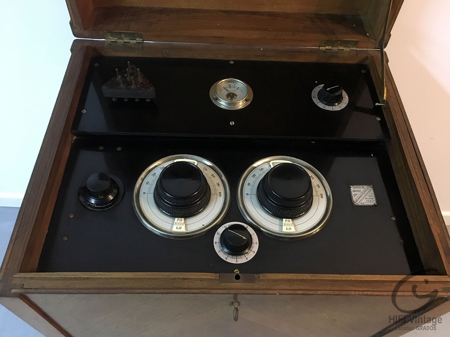 DE GIALLULY Super VII Antipile