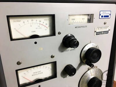 HEWLETT PARCKARD  UHF Générateur 612-A 