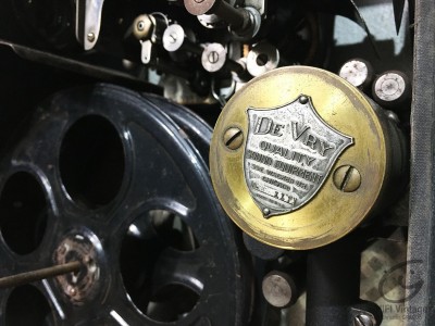 DE VRY Projecteur portable 35mm 