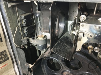 DE VRY Projecteur portable 35mm 
