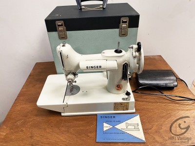 SINGER 221K blanche portable 