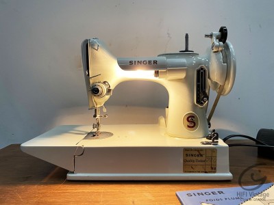 SINGER 221K blanche portable 