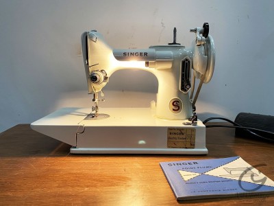 SINGER 221K blanche portable 
