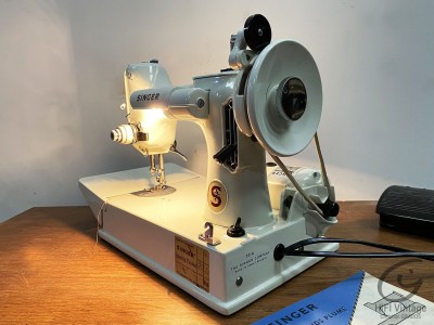 SINGER 221K blanche portable 
