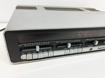 GO PO FM
Dimensions : L: 495     H: 107     P: 340 (mm)     
Poids : 9 kg
Haut-parleur : Externes
Prises : DIN 4x HP, PU, ma