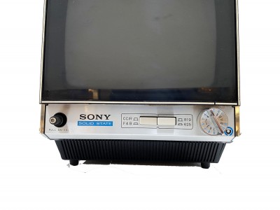 Location SONY 9-90-UM