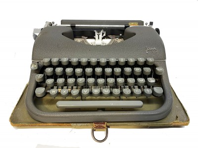 JAPY Typewriter P68
