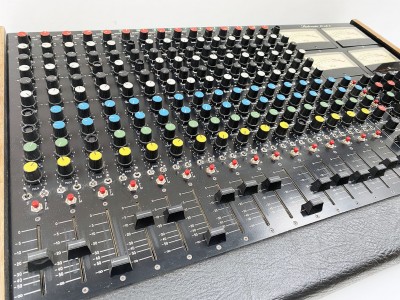 STUDIOMASTER 16 to 4 Hifi Vintage réparations