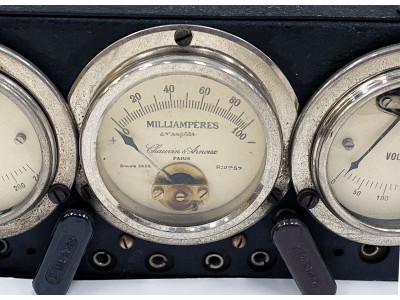 CHAUVIN ARNOUX 3 cadrans milivolts A

coffret bois

avec imprimante à rouleau mécanique