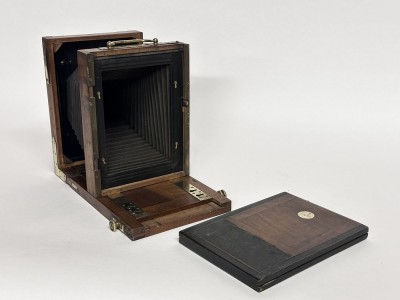CHAMBRE Photographique en noyer 1880