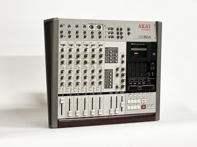 Location AKAI MG-614 Professionnel