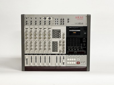 Location AKAI MG-614 Professionnel
