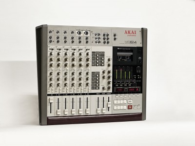 Location AKAI MG-614 Professionnel