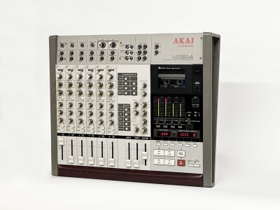Location AKAI MG-614 Professionnel