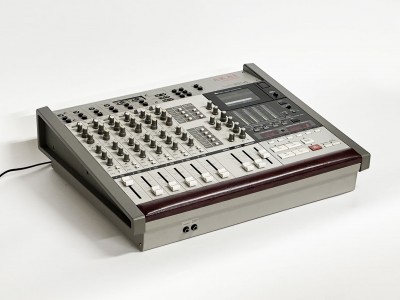 Location AKAI MG-614 Professionnel