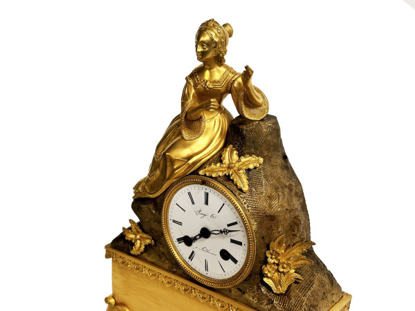 Pendule Bronze doré 19eme Femme au rocher