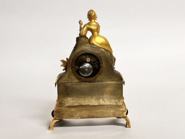 Pendule Bronze doré 19eme Femme au rocher