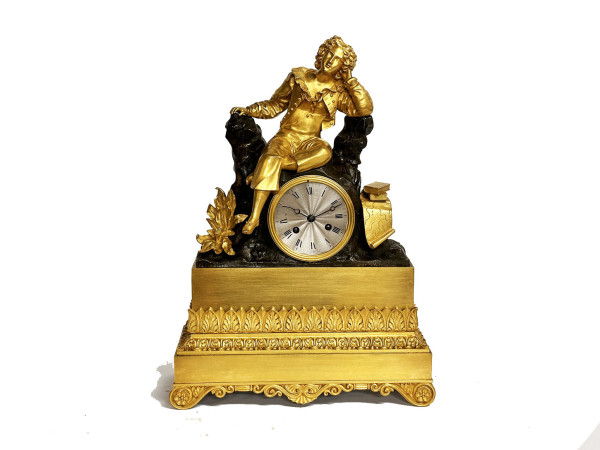 Pendule 1840 jeune homme accoudé