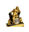 Pendule 1840 jeune homme accoudé
