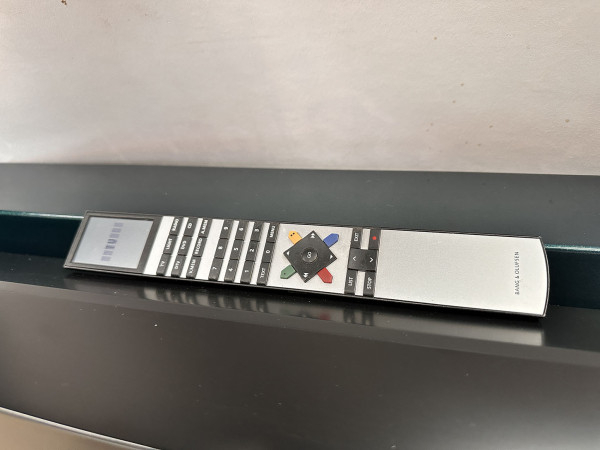 B&O Beovision Avant 32