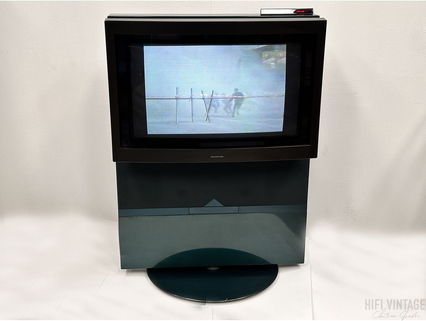 B&O Beovision Avant 32