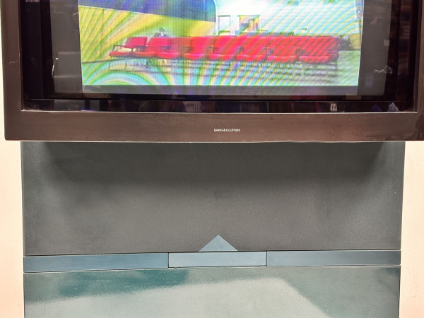 B&O Beovision Avant 32