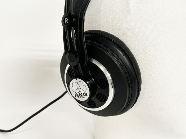 AKG K-242