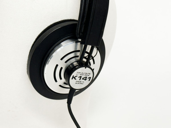 AKG K-141