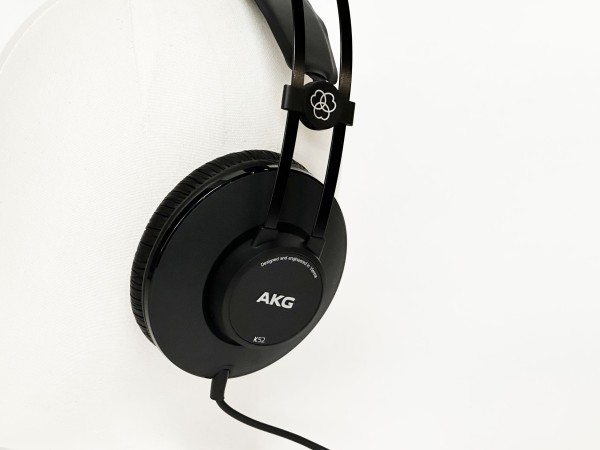 AKG K-52