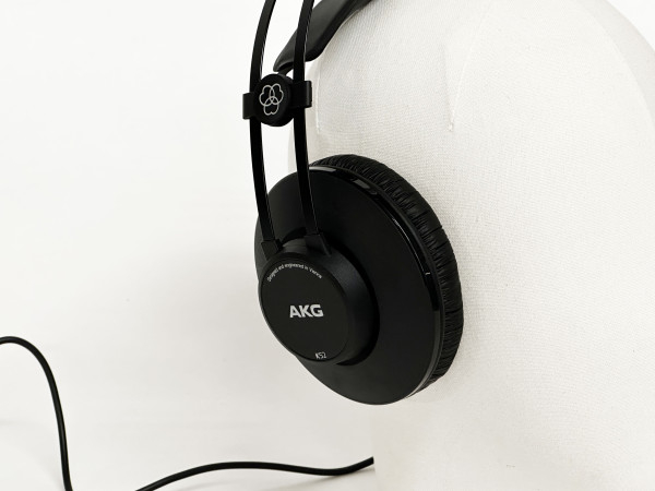AKG K-52
