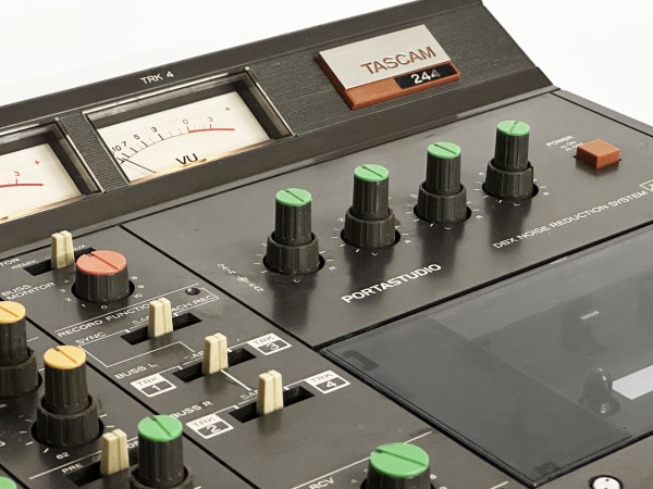 TASCAM Porta studio 244