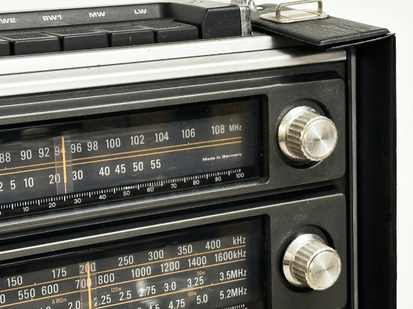 GRUNDIG Satellit 3000