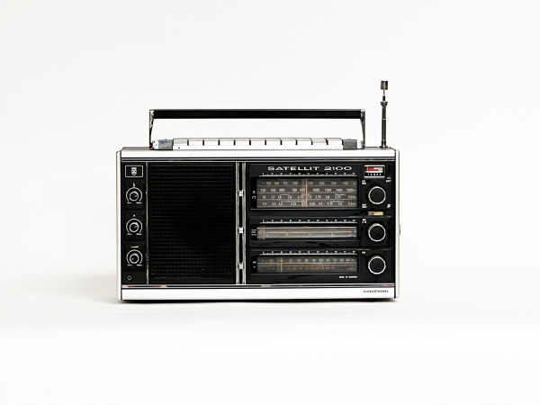 GRUNDIG Satellit 2100