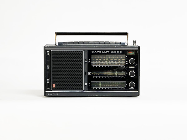 GRUNDIG Satellit 2000