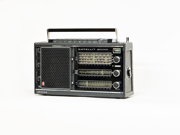 GRUNDIG Satellit 2000