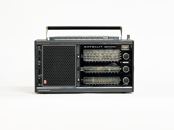 GRUNDIG Satellit 2000