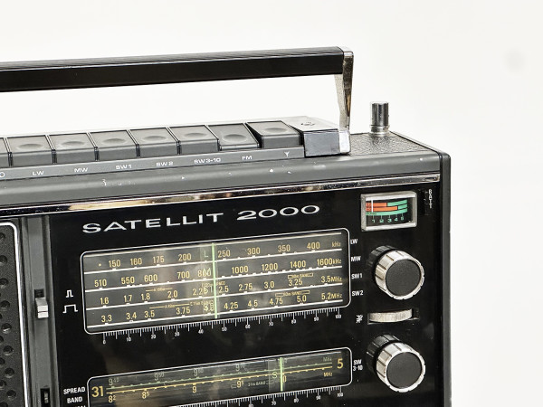 GRUNDIG Satellit 2000
