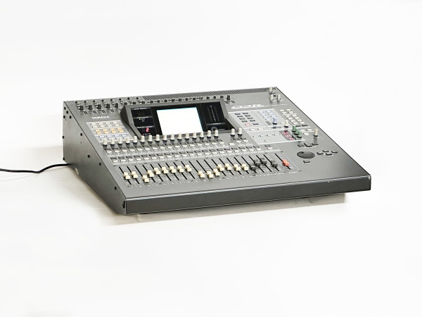 YAMAHA 02R