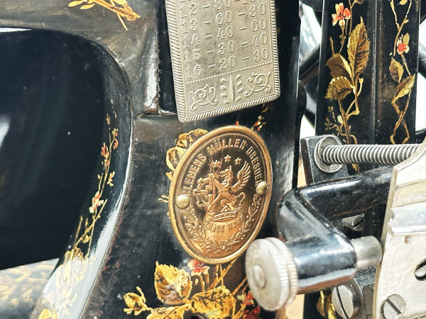 CLEMENS MULLER DRESDEK Machine à coudre  Hifi vintage Paris réparations