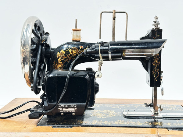 CLEMENS MULLER DRESDEK Machine à coudre  Hifi vintage Paris réparations