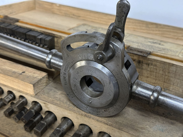 VIRAX type M N°24 Filieres et Tarauds  Hifi vintage Paris réparations