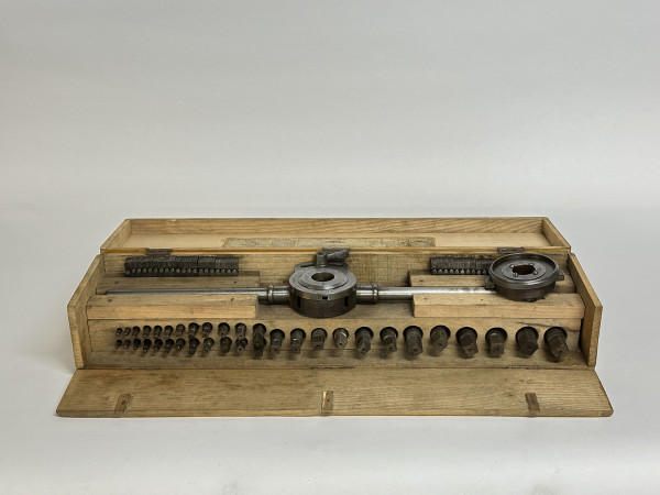 VIRAX type M N°24 Filieres et Tarauds  Hifi vintage Paris réparations