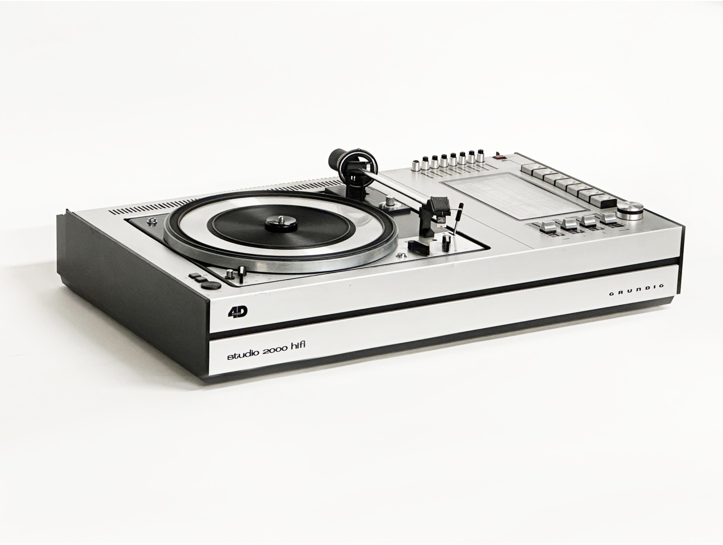 GRUNDIG STUDIO 2000